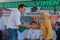 Ratinho Junior entrega Escrituras a 579 famílias de Sengés, nos Campos Gerais