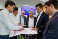 Governador libera R$ 14 milhões para compra de ônibus e caminhões para Umuarama