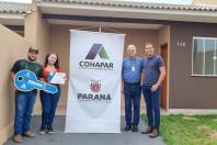 Com apoio do Estado, 56 famílias de Paiçandu recebem as chaves da casa própria
