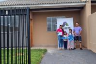 Com apoio do Estado, 56 famílias de Paiçandu recebem as chaves da casa própria