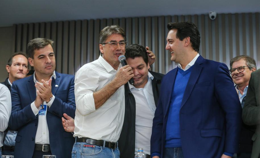 O governador Carlos Massa Ratinho Junior se reúne com prefeitos na sede da Associação dos Municípios do Oeste do Paraná (Amop) em Cascavel nesta sexta-feira (24), para confirmar recursos do Estado para investimentos nos municípios. No mesmo encontro são anunciados investimentos que a Copel fará na região Oeste nos próximos três anos. Cascavel, 24/05/2019 - Foto: Geraldo Bubniak/ANPr